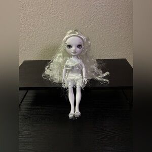 Rainbow High Shadow High Natasha Zima Doll - Series One - All White